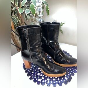 VINTAGE 80S TOD’S BLACK LEATHER ZIPPERED CREPE SOLE BOOT MADE IN ITALY SIZE 10